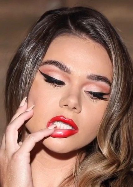 Проститутка Кира